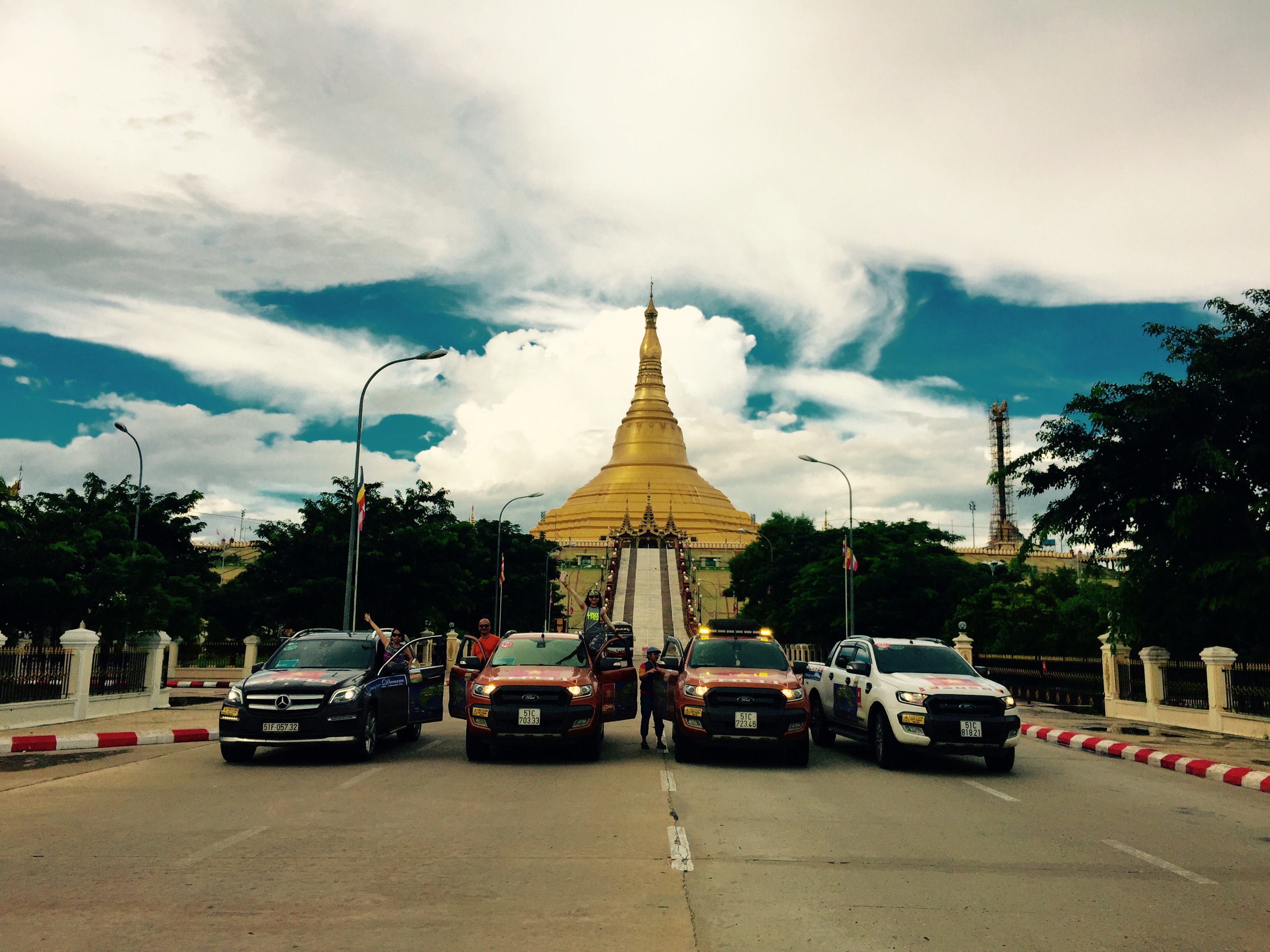 Theo chân hội “Thích Đi Chơi” Việt lái xe xuyên 7 nước (kỳ 2)